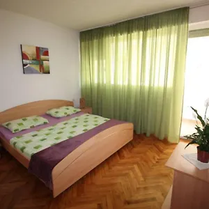 Apartment Old City/beach 13 Minutes Away, Parking, For 4, Split
