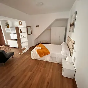 apartamentos-el-peligro-5-zaguan.es-andalucia.com/