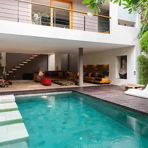 villa-athena-seminyak-bali.hotelsseminyak.net/
